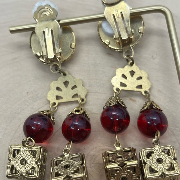 Runway 1980's Amy Jo of New York Red & Gold Clip On Earrings - Picture 5 of 6